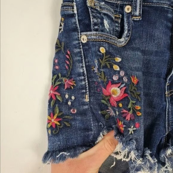 American Eagle Floral Embroidered Jean Shorts Womens Size 0 Hi Rise Shortie - Picture 3 of 3